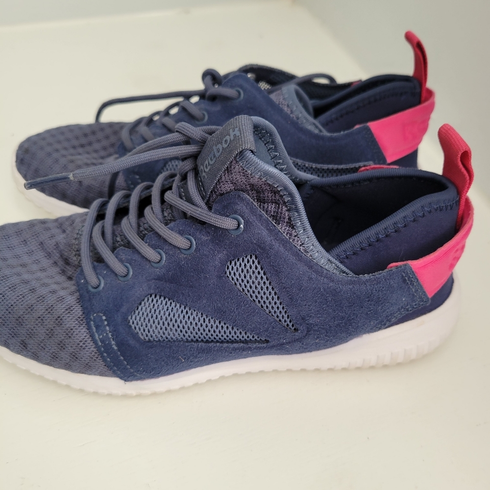 Reebok tennis shoe size 6.5 for women